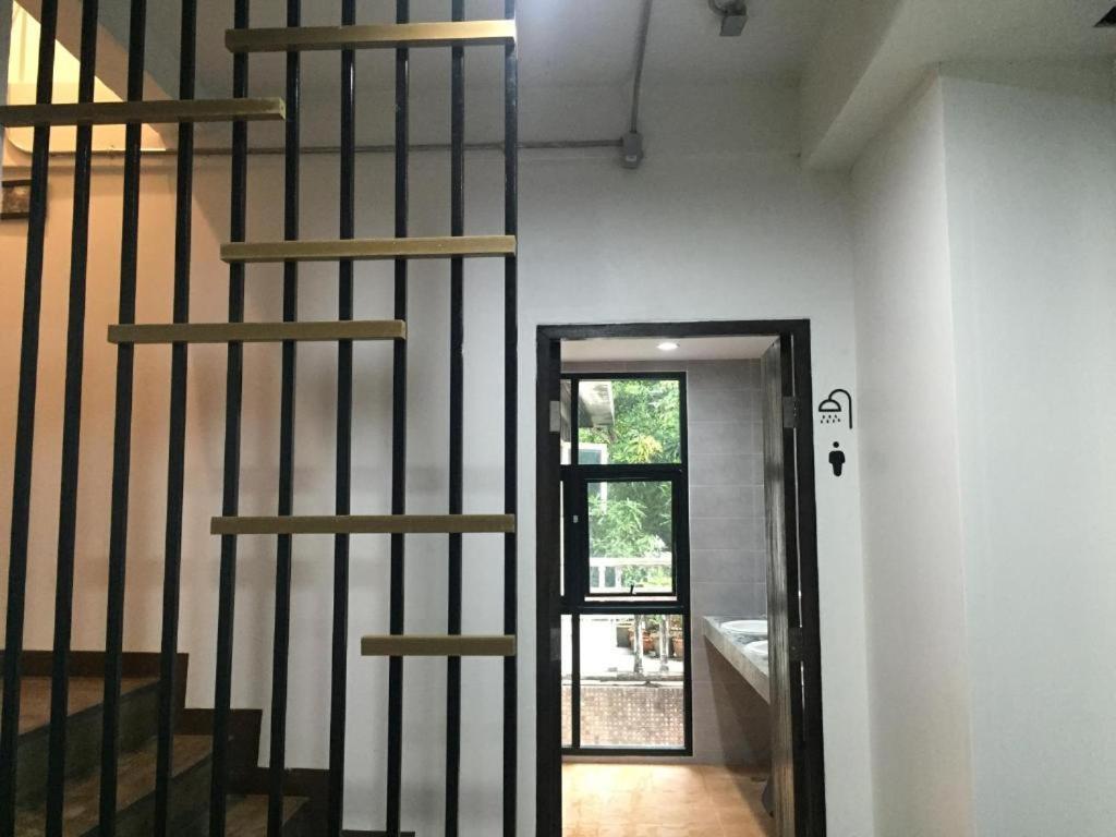 Feel Good Bangkok Hostel Exterior photo